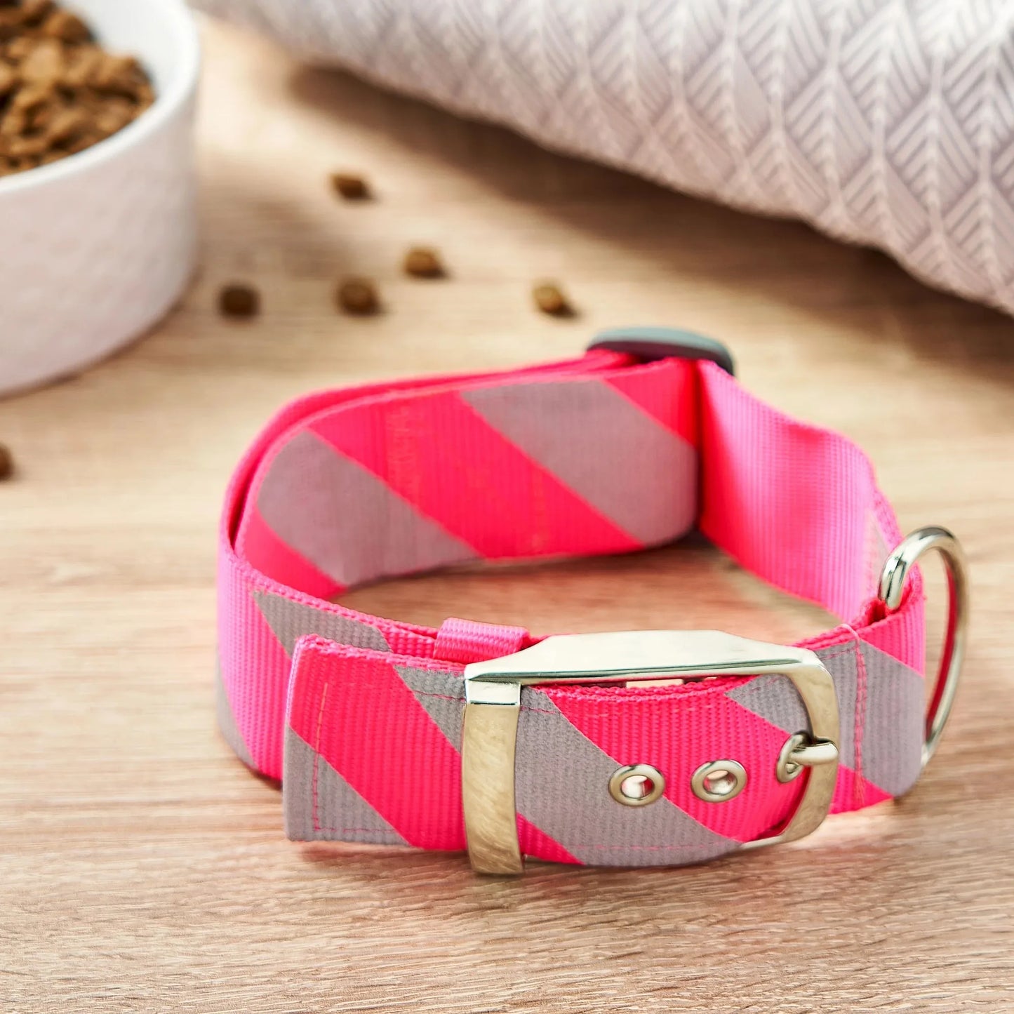 Vibrant Life Diagonal Stripe Extra Wide Adjustable Reflective Collar for Dogs, Pink & Gray, Large